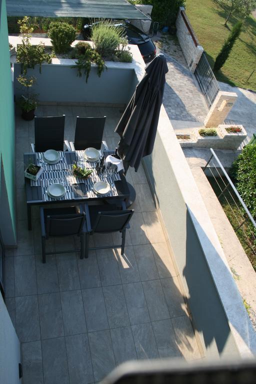 Olive Charm Apartment Умаг Екстериор снимка